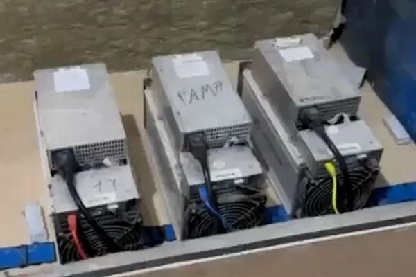 В Дагестанском поселке выявили 11 нелегальных майнинговых ферм