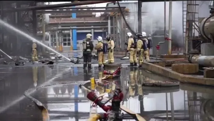 Астраханский ГПЗ возобновит работу после пожара от падения беспилотника