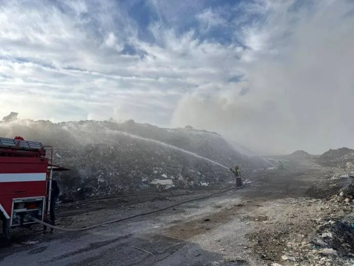 До 750 кв м сократилась площадь пожара на мусорном полигоне в Новороссийске