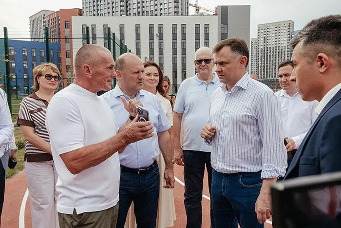 В Ростове школу в «Левобережье» посетил врио губернатора Ростовской области Юрий Слюсарь