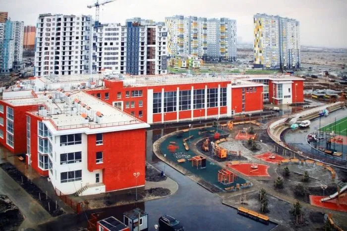 В микрорайоне Левенцовский в Ростове после атаки БПЛА загорелись два многоквартирных дома