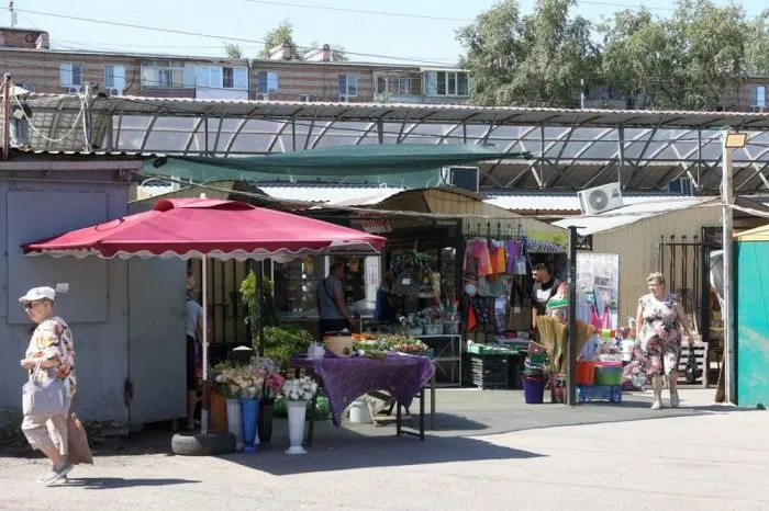 Власти Ростова заявили о снижении числа незаконных торговых объектов в городе