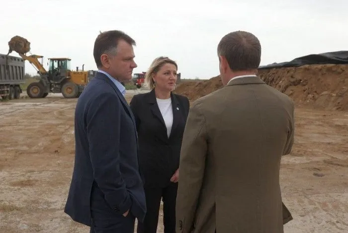 Слюсарь не исключил возможность закрытия полигона с загрязненным песком в Ростовской области