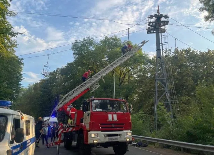 Суд в Нальчике взыскал 150 тысяч рублей в пользу ребенка, выпавшего из оборвавшейся канатки в августе