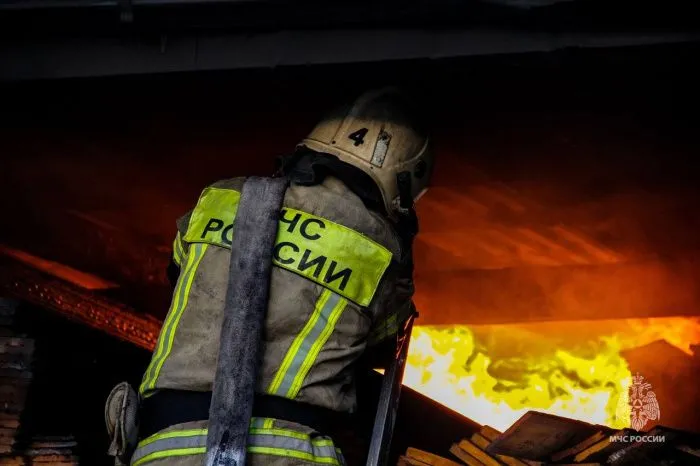 В кубанской станице Новоминской горит нефтебаза после атаки беспилотника