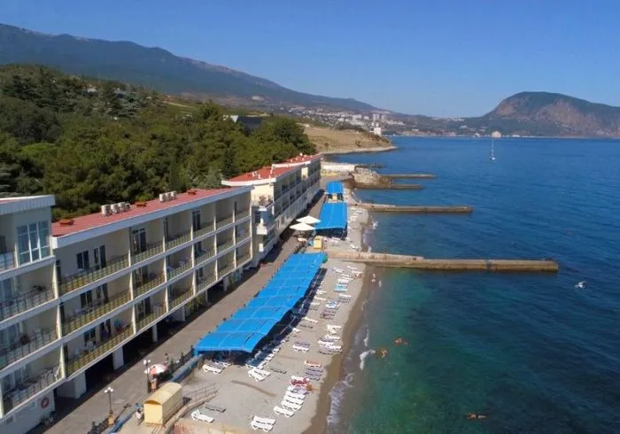 Бывший санаторий украинского миллиардера Ахметова в Крыму перешел государству