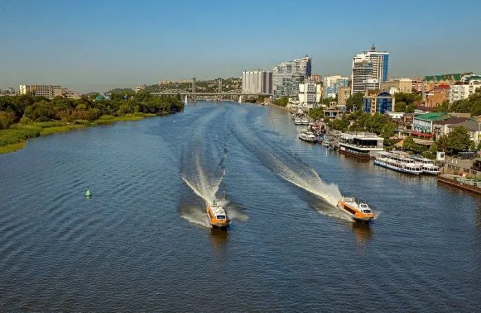 В Ростовской области возбуждено уголовное дело после столкновения теплохода «Волгонефть-242» с мостом