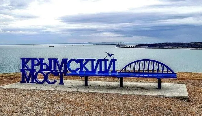 Со стороны Керчи в очереди перед Крымским мостом находится около 1 тысячи автомобилей