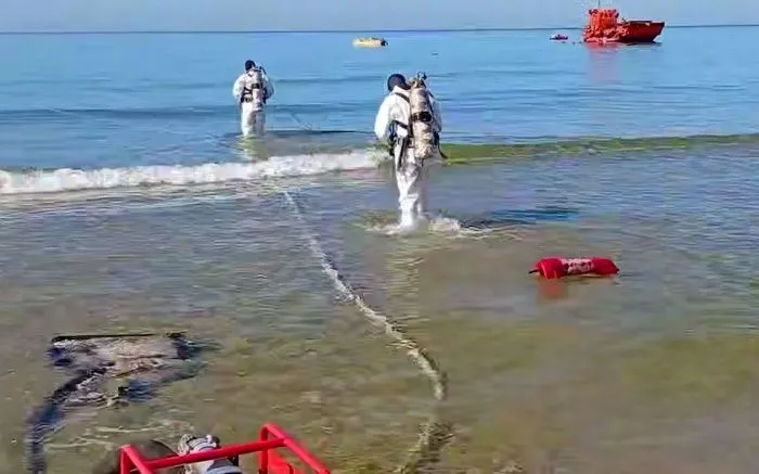 Сбор мазута с морского дна в прибрежной зоне Анапы завершён