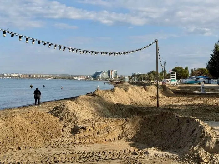 В Анапе восстановят вал для защиты от мазута во время штормов