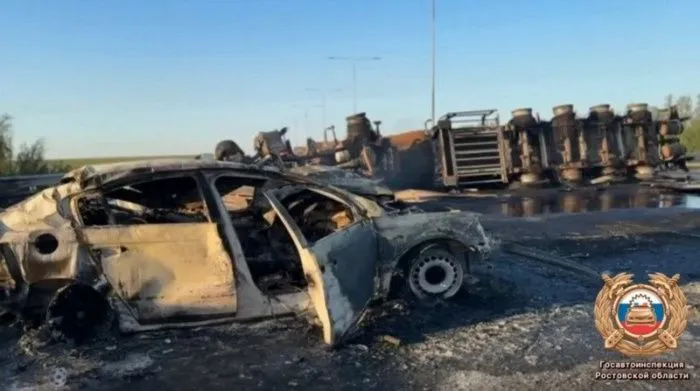 Четыре человека погибли в массовом ДТП с бензовозом на трассе М-4 в Ростовской области