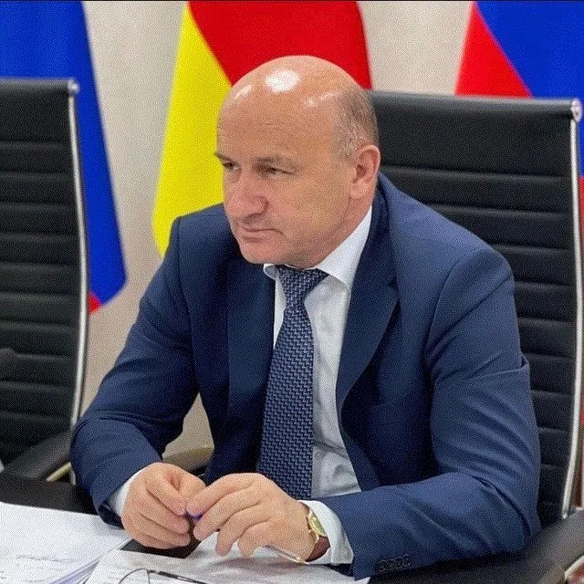В Северной Осетии глава региона отправил в отставку министра ЖКХ Майрана Тамаева