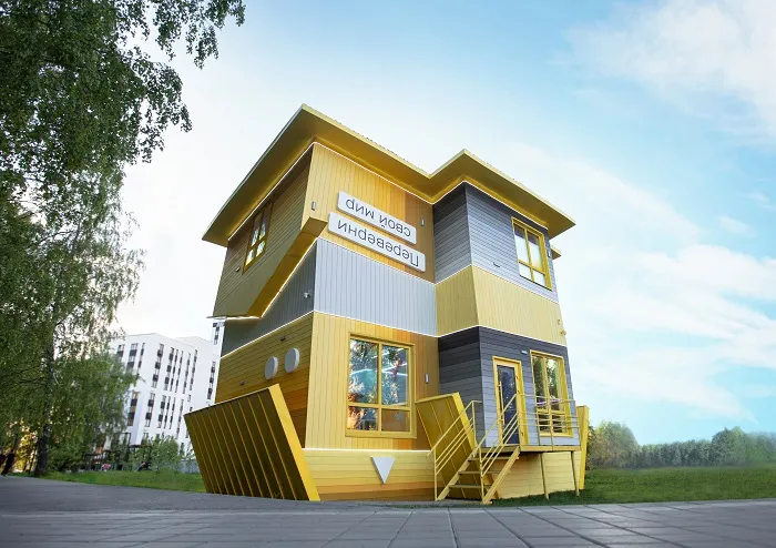 Фотография фасада «Перевернутого дома» в Тобольске Фотография фасада «Перевернутого дома» в Тобольске