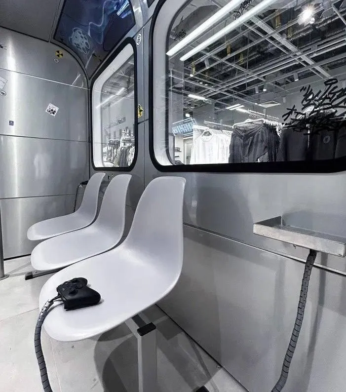 Зона с приставками в магазине в Казани // Фото: пресс-служба бренда Зона с приставками в магазине в Казани // Фото: пресс-служба бренда