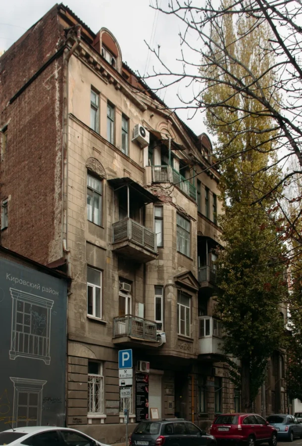 Дом на Серафимовича, 89 // Фото автора Дом на Серафимовича, 89 // Фото автора