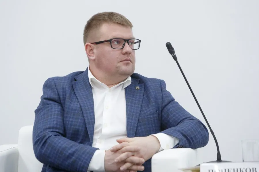 Личный кабинет банка дает предпринимателю проверить соответствие требованиям АУСН и подать заявку на переход, рассказывает начальник операционного управления банка «Центр-инвест» Сергей Попенков Личный кабинет банка дает предпринимателю проверить соответствие требованиям АУСН и подать заявку на переход, рассказывает начальник операционного управления банка «Центр-инвест» Сергей Попенков