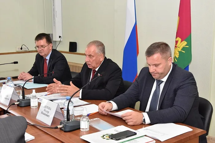 О поддержке кубанских садоводов рассказал министр сельского хозяйства и перерабатывающей промышленности края Федор Дерека О поддержке кубанских садоводов рассказал министр сельского хозяйства и перерабатывающей промышленности края Федор Дерека