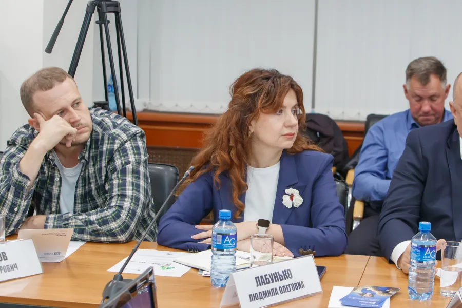 Из-за погодных аномалий в 2025 году часть хозяйств сработала в ноль, некоторые недополучили до 80-90% своей выручки, отметила заместитель директора Ростовской региональной дирекции по корпоративному бизнесу КБ «Кубань Кредит» Людмила Лабунько // Фото: «Эксперт Юг» Из-за погодных аномалий в 2025 году часть хозяйств сработала в ноль, некоторые недополучили до 80-90% своей выручки, отметила заместитель директора Ростовской региональной дирекции по корпоративному бизнесу КБ «Кубань Кредит» Людмила Лабунько // Фото: «Эксперт Юг»
