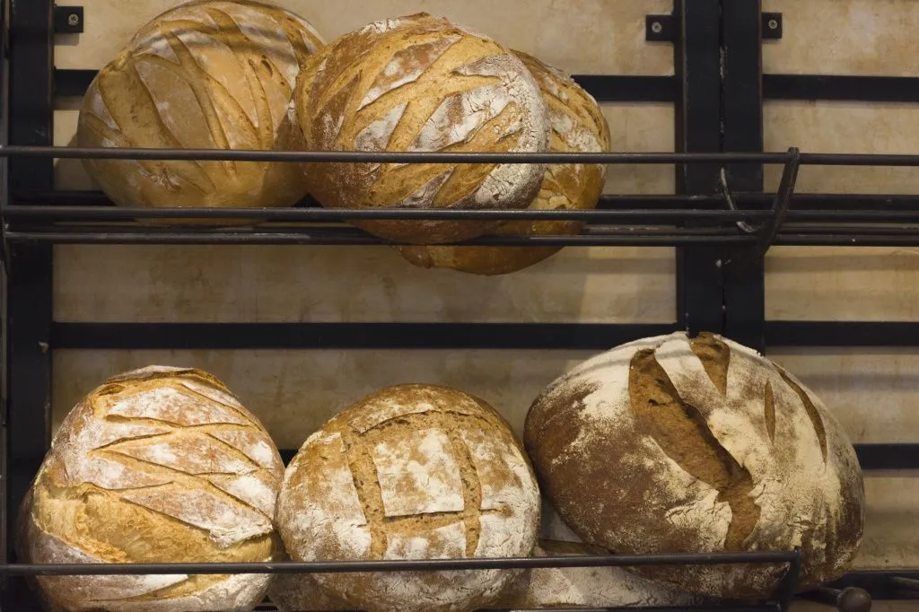 Поставщики муки прислали хлебозаводам уведомления о росте цен, сократили отсрочки платежа и предложили зафиксировать высокие тарифы, заявляют в Национальном союзе хлебопечения // Фото: freepik Поставщики муки прислали хлебозаводам уведомления о росте цен, сократили отсрочки платежа и предложили зафиксировать высокие тарифы, заявляют в Национальном союзе хлебопечения // Фото: freepik