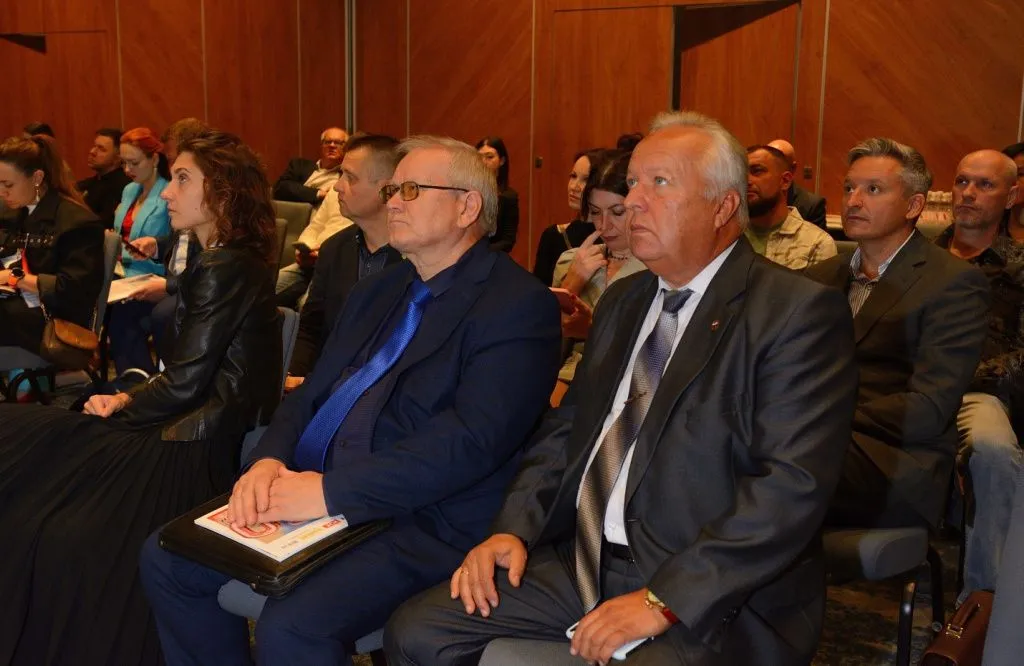 Промышленный форум, публика.JPG Промышленный форум, публика.JPG