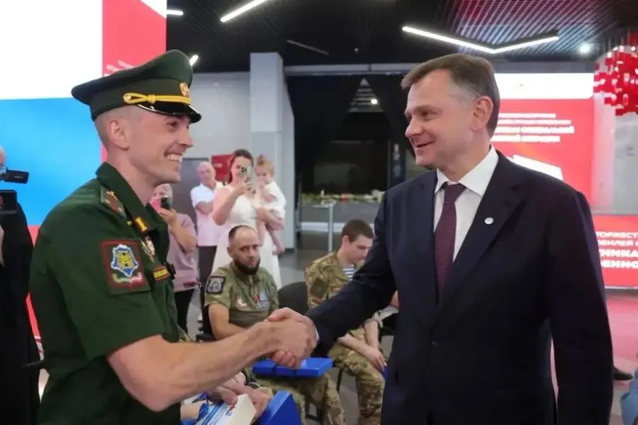 Инициатива о квотировании рабочих мест для ветеранов, в целом, правильная, но её конкретное воплощение переложили на плечи бизнеса, считают эксперты // Фото: Telegram-канал губернатора Ростовской области Юрия Слюсаря Инициатива о квотировании рабочих мест для ветеранов, в целом, правильная, но её конкретное воплощение переложили на плечи бизнеса, считают эксперты // Фото: Telegram-канал губернатора Ростовской области Юрия Слюсаря