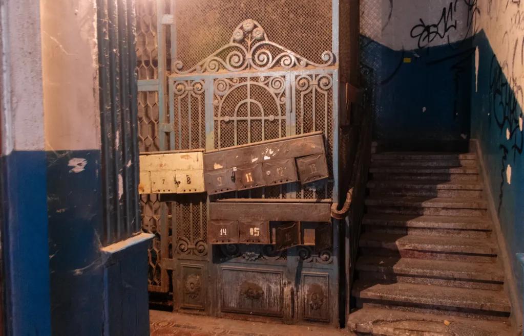 Дом на Серафимовича 89 внутри // Фото автора Дом на Серафимовича 89 внутри // Фото автора