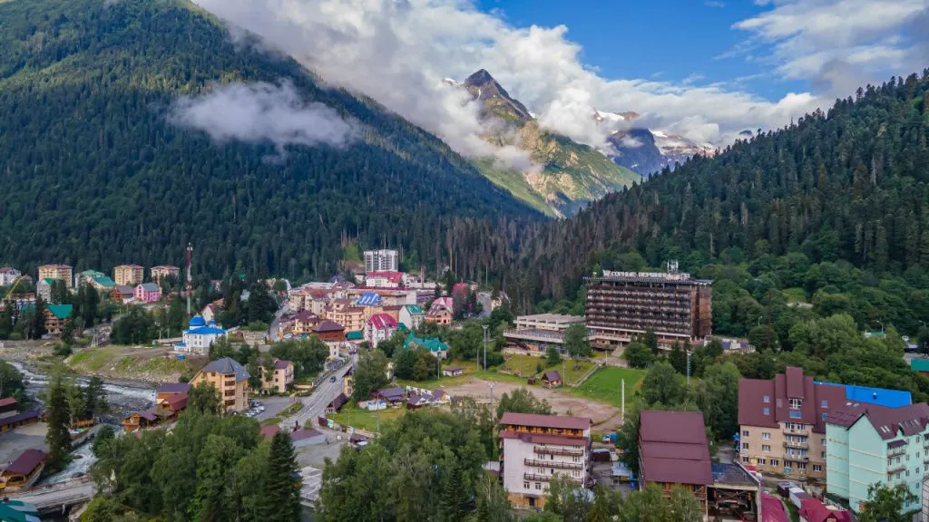 Курортный посёлок Домбай - 1280x720.jpg