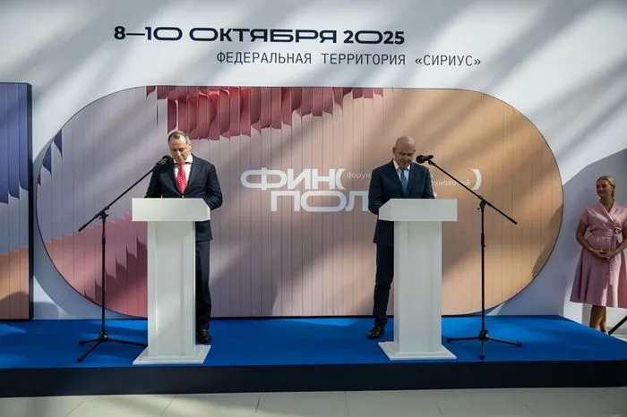 Заместитель генерального директора «Группы Астра» Андрей Климов и вице-президент по информационным технологиям Российской национальной перестраховочной компании Алексей Кузнецов.jpg