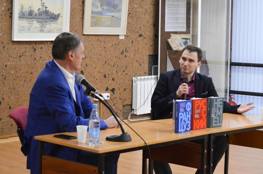 встречи с читателями в ДГПБ.jpg встречи с читателями в ДГПБ.jpg