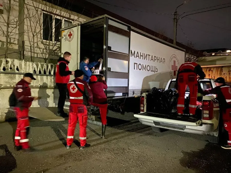 Гуманитарная помощь прибывает в Дагестан со всей страны, для её приёма развёрнуты специализированные склады // Фото: Администрация Дербентского района Дагестана