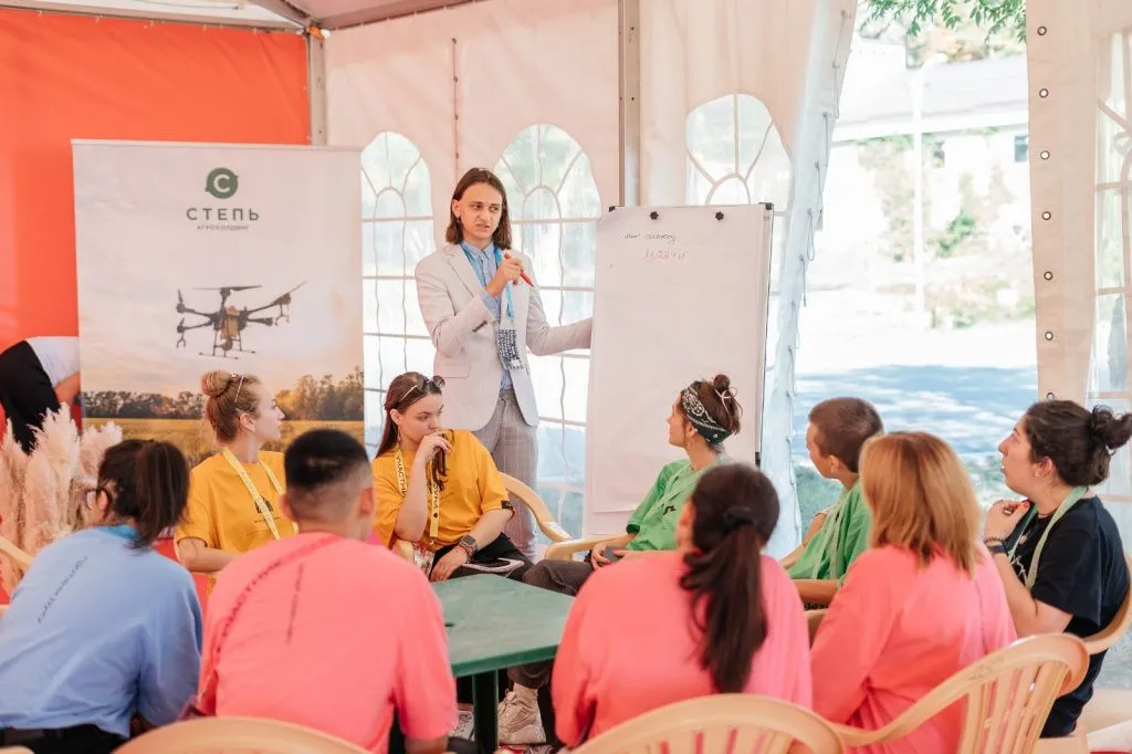 Агрохолдинг «СТЕПЬ» стал партнером Молодежного форума «Ростов», который проходил с 18 по 22 сентября на Дону Агрохолдинг «СТЕПЬ» стал партнером Молодежного форума «Ростов», который проходил с 18 по 22 сентября на Дону