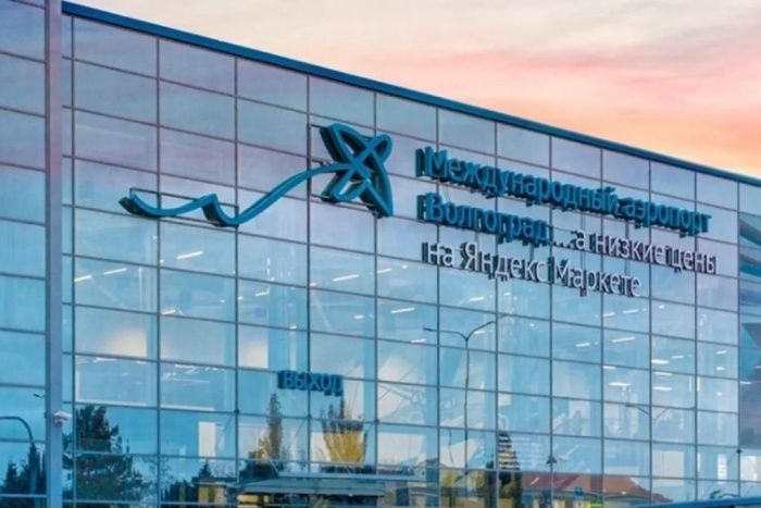 Реклама «Яндекс Маркета» на фасаде аэропорта Волгограда вызвала яростную дискуссию Реклама «Яндекс Маркета» на фасаде аэропорта Волгограда вызвала яростную дискуссию