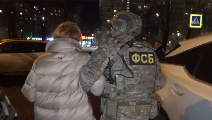 ФСБ нейтрализовала в Сочи один из мошеннических кол-центров, причастных к хищению у россиян 7 млрд руб. ФСБ нейтрализовала в Сочи один из мошеннических кол-центров, причастных к хищению у россиян 7 млрд руб.