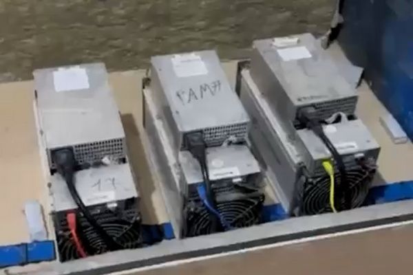 В Дагестанском поселке выявили 11 нелегальных майнинговых ферм