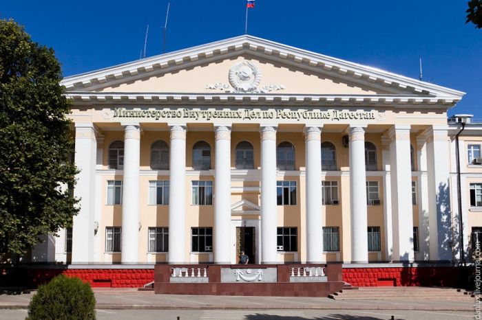 В Дагестане местные жители перекрыли трассу из-за отключений воды В Дагестане местные жители перекрыли трассу из-за отключений воды
