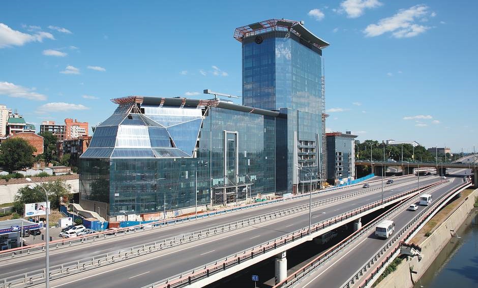 Здание недостроенного отеля Sheraton на просп. Сиверса в Ростове оказалось под арестом Здание недостроенного отеля Sheraton на просп. Сиверса в Ростове оказалось под арестом