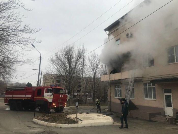 В Астрахани произошел пожар на территории областной детской больницы В Астрахани произошел пожар на территории областной детской больницы