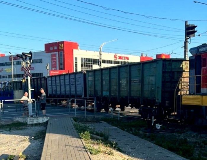 Грузовой поезд сошел с рельсов в Новороссийске Грузовой поезд сошел с рельсов в Новороссийске