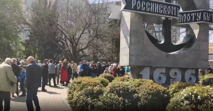 Моряки с затонувшего крейсера «Москва» доставлены в Севастополь, где прошла акция памяти корабля Моряки с затонувшего крейсера «Москва» доставлены в Севастополь, где прошла акция памяти корабля