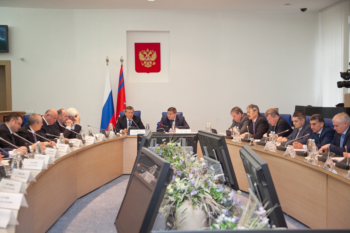 Губернатор Волгоградской области предложил реструктуризировать долг Волгограда перед "Газпромом" Губернатор Волгоградской области предложил реструктуризировать долг Волгограда перед "Газпромом"