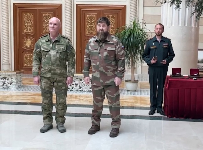 Главе Чечни Рамзану Кадырову присвоено звание генерал-лейтенанта Главе Чечни Рамзану Кадырову присвоено звание генерал-лейтенанта