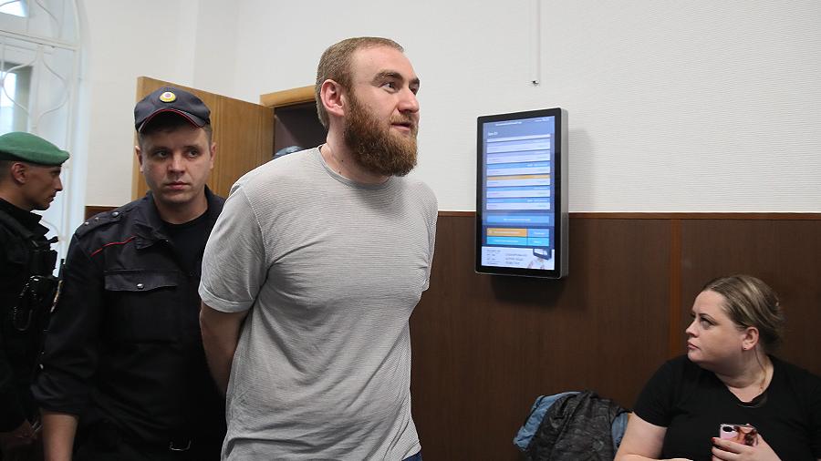 Следственный комитет РФ завершил расследование по делу экс-сенатора Рауфа Арашукова Следственный комитет РФ завершил расследование по делу экс-сенатора Рауфа Арашукова