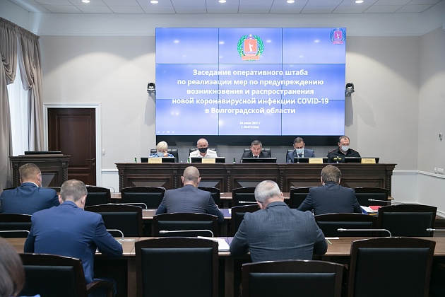 В Волгоградской области вводят обязательную вакцинацию от COVID-19 для чиновников В Волгоградской области вводят обязательную вакцинацию от COVID-19 для чиновников