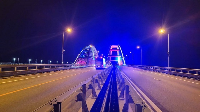 Движение по автомобильной части Крымского моста для грузовиков откроют не ранее 1 декабря