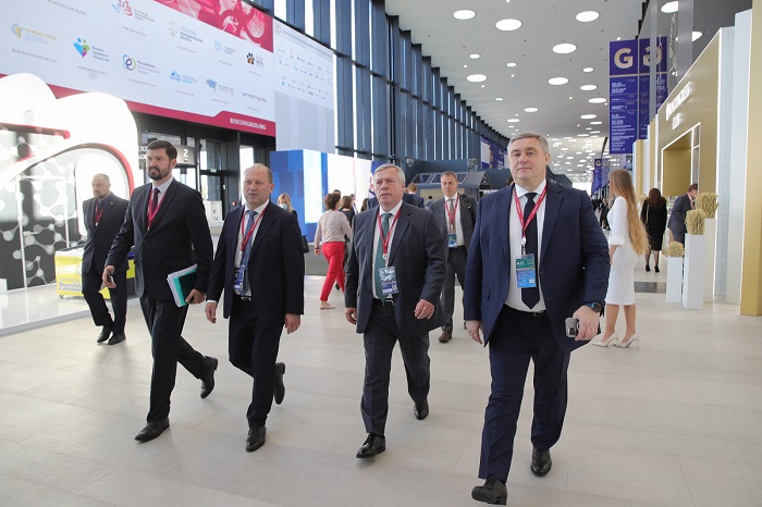 На ПМЭФ-2022 власти Ростовской области заключили 15 соглашений почти на 38 млрд рублей На ПМЭФ-2022 власти Ростовской области заключили 15 соглашений почти на 38 млрд рублей