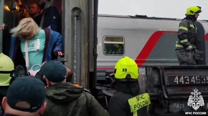 Более 30 человек получили травмы при сходе с рельсов поезда Казань-Адлер Более 30 человек получили травмы при сходе с рельсов поезда Казань-Адлер