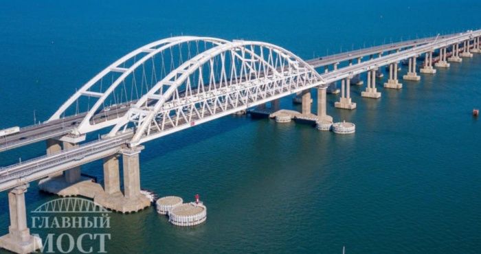 Перед Крымским мостом с обеих сторон скопились 1590 транспортных средств Перед Крымским мостом с обеих сторон скопились 1590 транспортных средств
