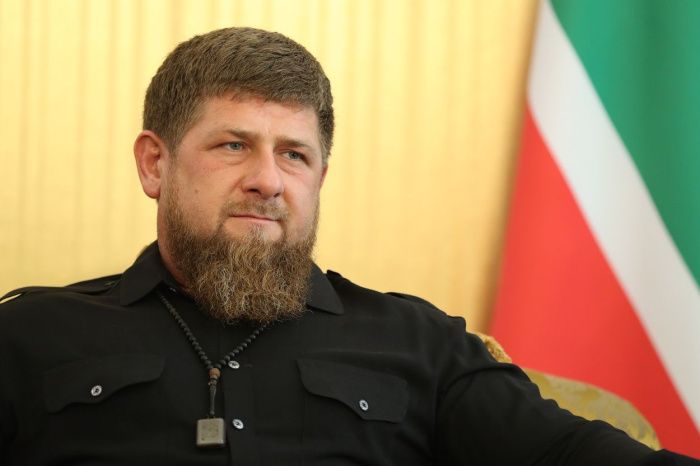 Кадыров поручил увеличить зарплату в Чечне до среднероссийских показателей Кадыров поручил увеличить зарплату в Чечне до среднероссийских показателей