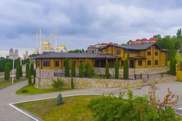 В Чечне намерены реализовать 3 проекта в туристической сфере на 5,1 млрд рублей В Чечне намерены реализовать 3 проекта в туристической сфере на 5,1 млрд рублей