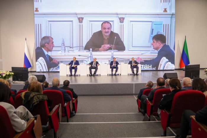 Махачкалинский порт ведет переговоры о поставках удобрений и лесоматериалов в страны Азии и Ближнего Востока